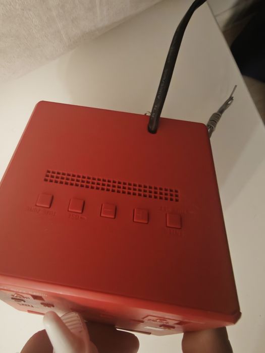 Ceas roșu deșteptător Sony