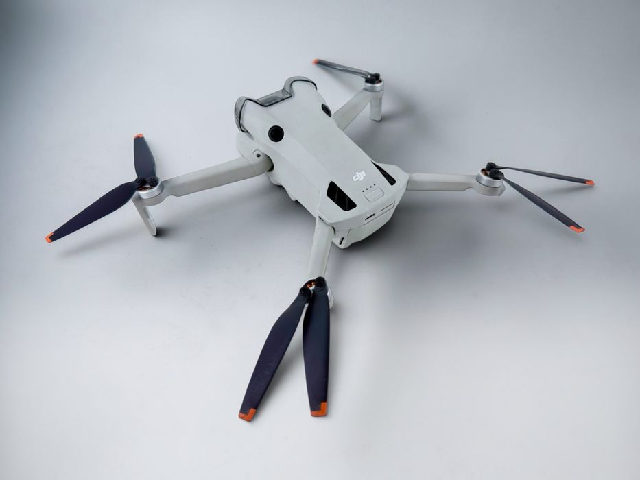 Дрон DJI Mini 4 Pro + Контролер DJI RC 2 Перфектни! Гаранция!