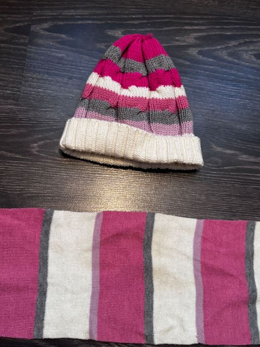 Caciula și fular pt 4/6 ani nou la 25 lei