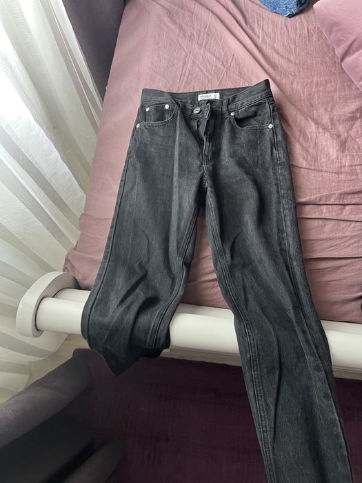 Blugi negri pull&bear mom