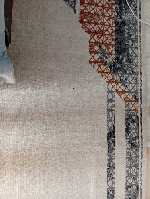 Ковёр, мантоварка, приборы для еды