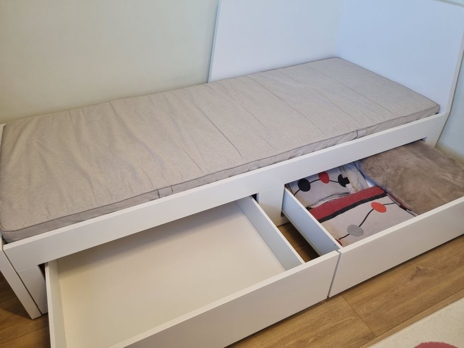 Canapea/divan Ikea Flekke cu saltele de spumă cu arcuri
Divan 2sertare