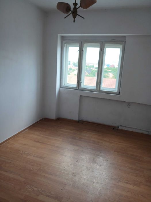 Vand apartament 3 camere