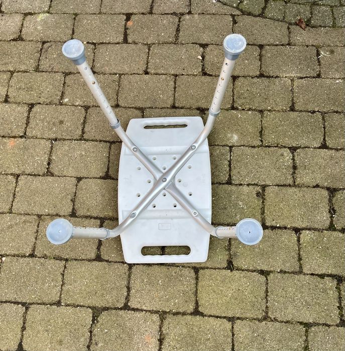 Scaun dus pentru persoane in varsta