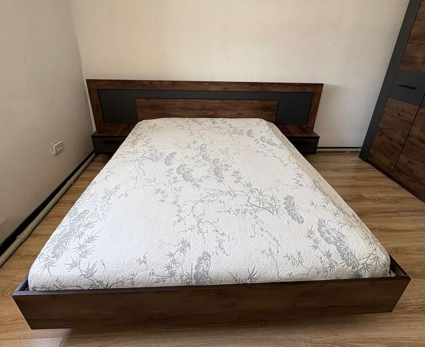 Продается спальный гарнитур