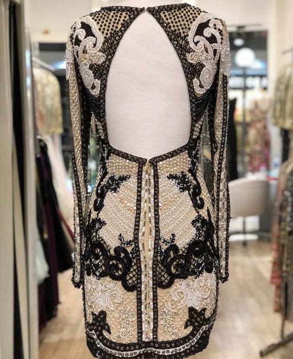 Официална рокля цялата в ръчно шити камъни комплект с чанта