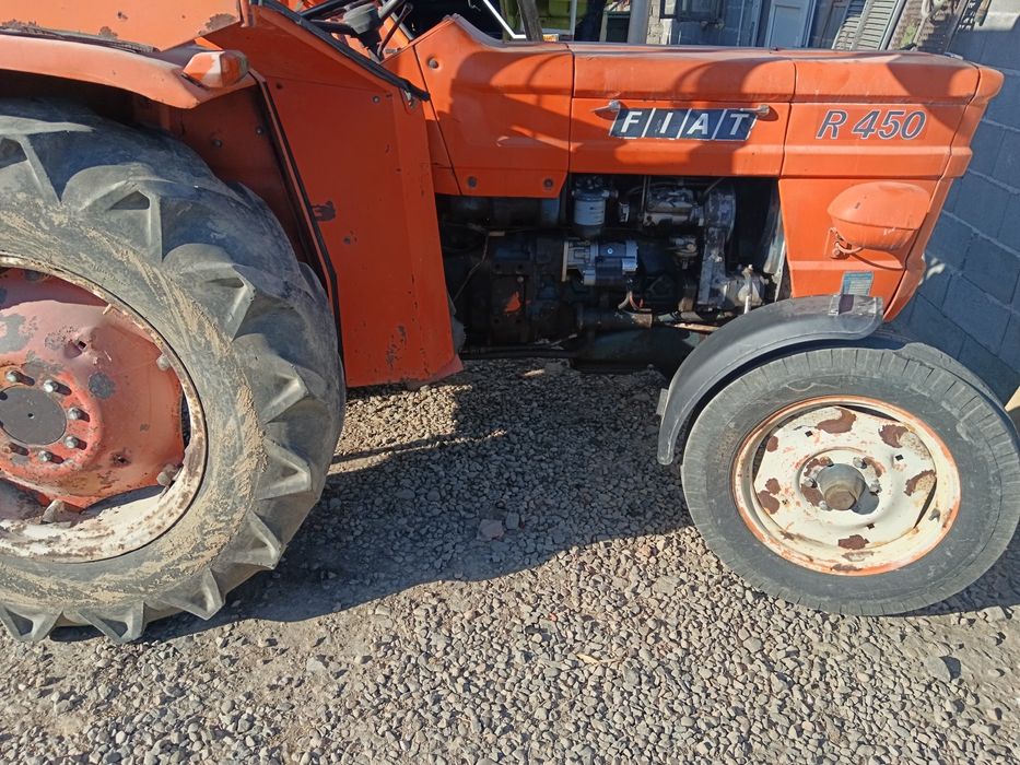 Vând tractor fiat R450