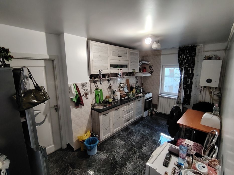 Vând apartament cu 3 camere