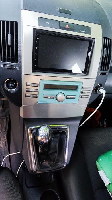 Toyota  Corolla Verso 2.2 136