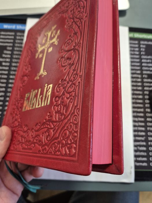 Biblia sau Sfânta Scriptură legata in piele