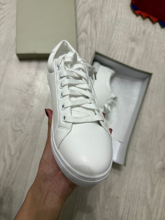 Кожаные кеды белые