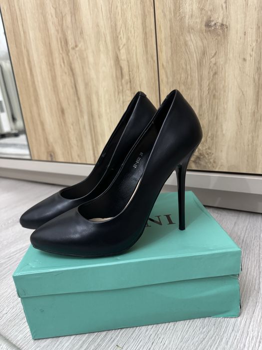 Продам женские туфли