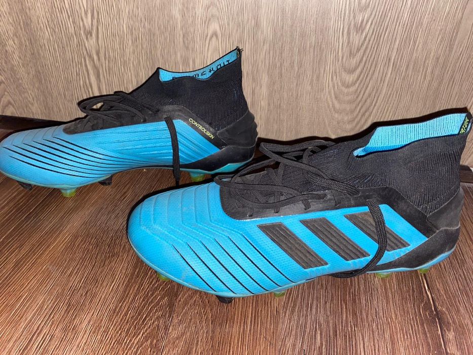 Ghete de fotbal adidas predator.