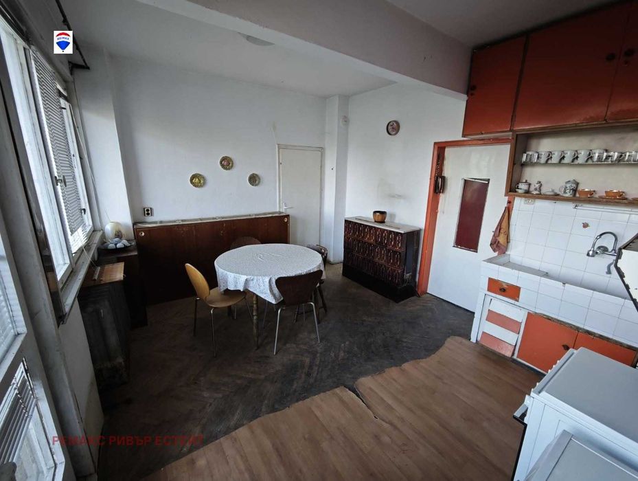 Тристаен апартамент за продаба кв. Широк център