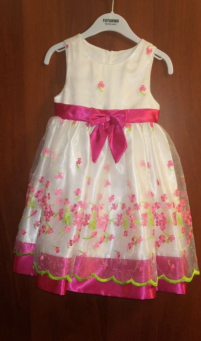 Платье нарядное, на девочку 3-4 года