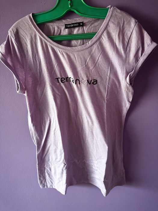 Продавам дамски тениски