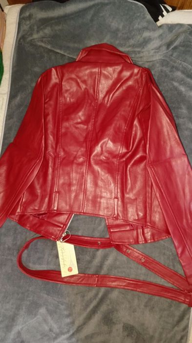 Красная куртка-косуха Женская