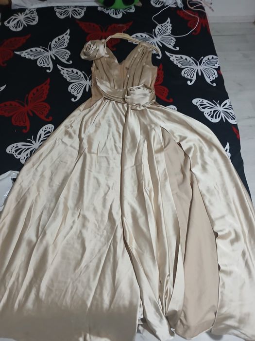 Rochie de vanzare eleganta   pt .orice petrecere stare bună  pret 600 lei
