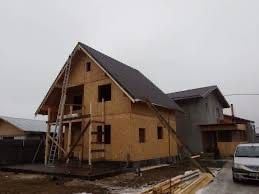 Construim căsuțe din lemn