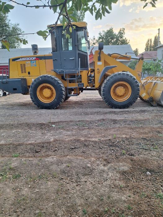 Погрузчик LW300F