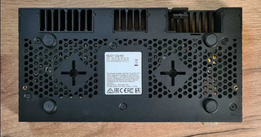 MikroTik RouterBOARD RB4011iGS+RM Gigabit Router 10xLAN 1xSFP+