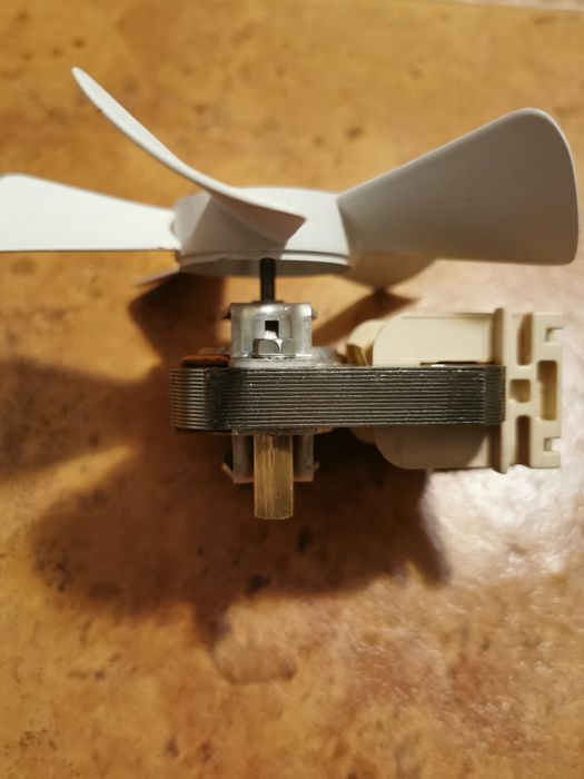 електромоторче с помпа, трансформатор и вентилатор