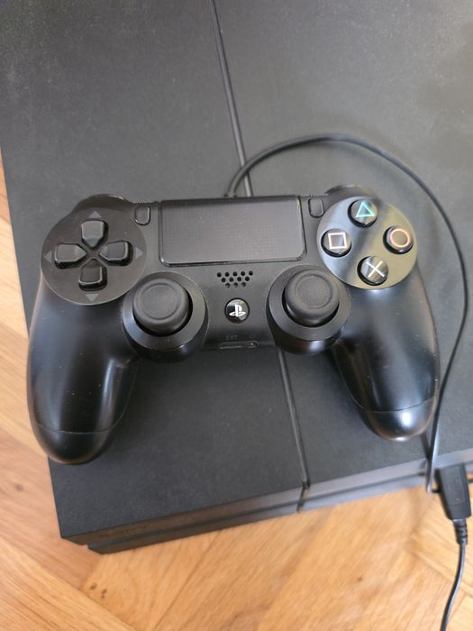 Playstation 4 един контролер