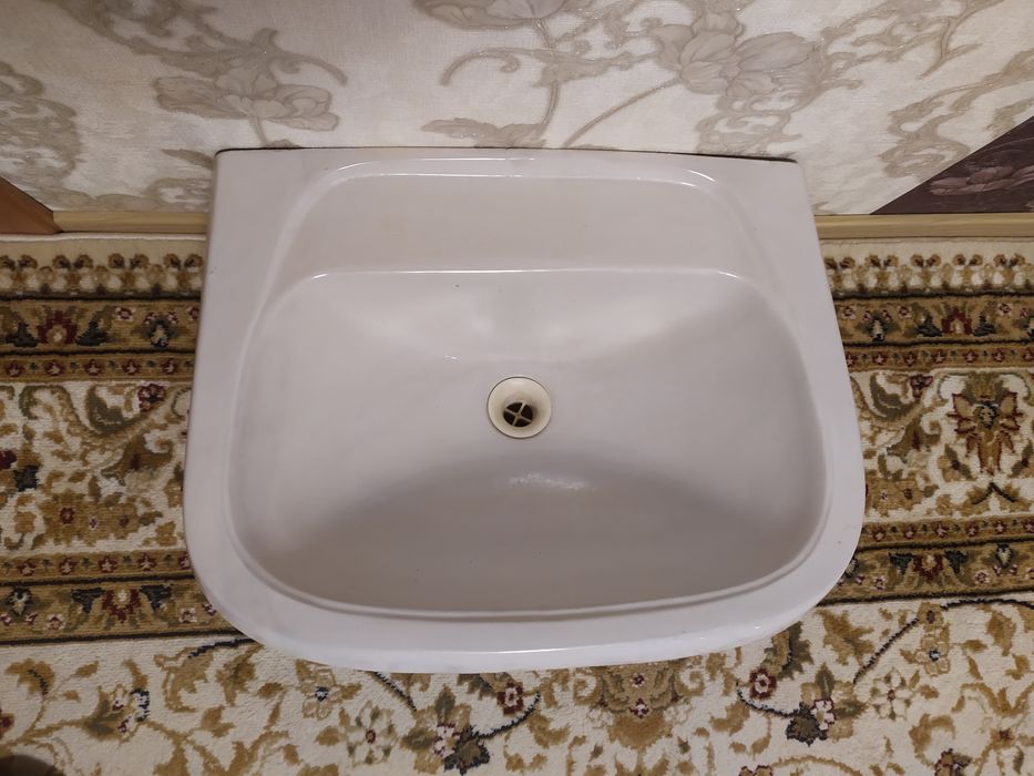 Продам раковину керамическую