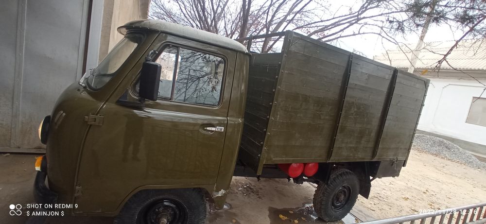 UaZ 3303 mashinasi sotiladi