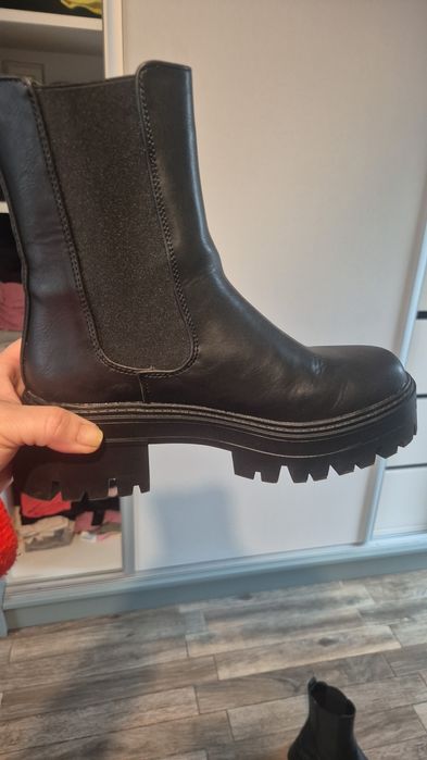 Ghete de piele noi