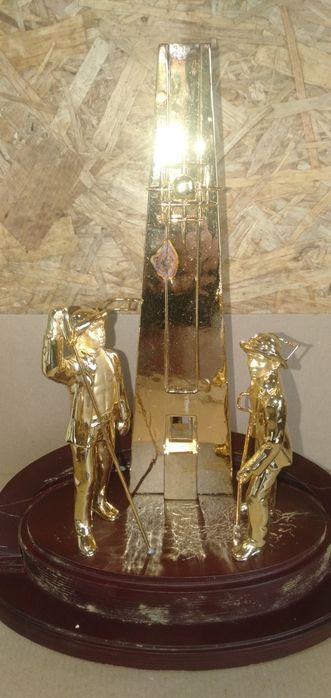 Продам статуэтку металлургам