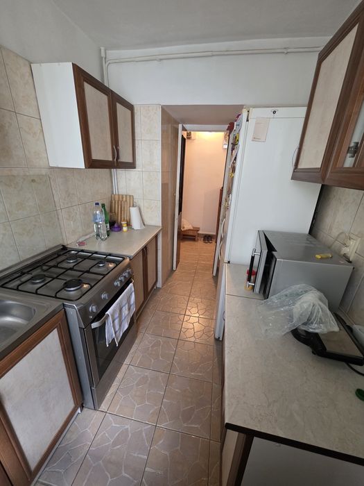 Apartamnent 3 camere semidecomandat