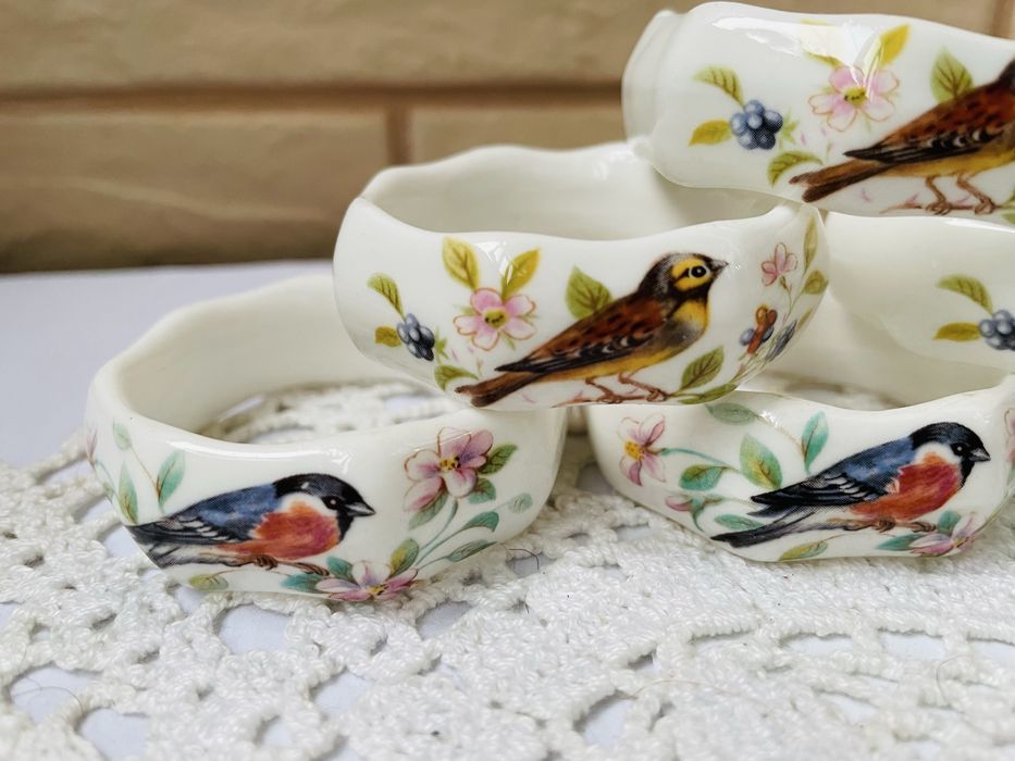 Красиви порц.пръстени за салфетки от Англия