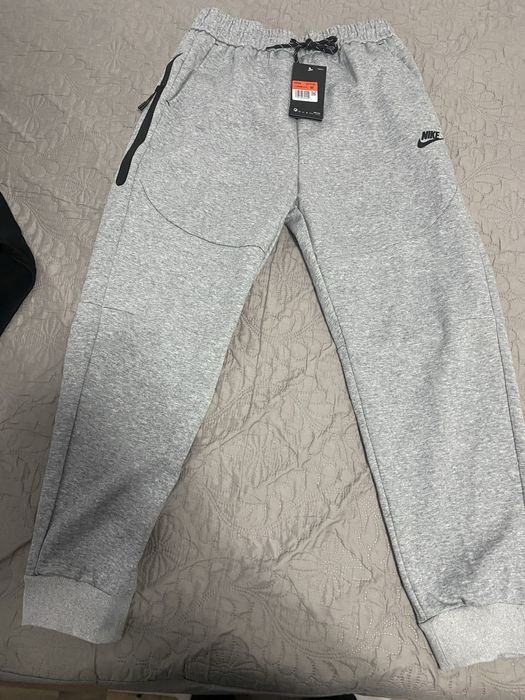 Pantaloni Nike Tech