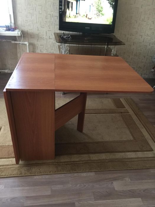 Продаётся: СТОЛ книжка