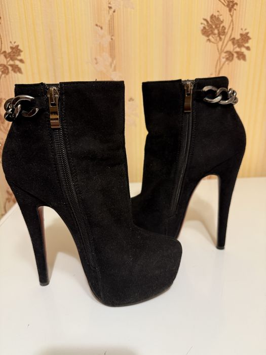 Ботильоны на шпильке