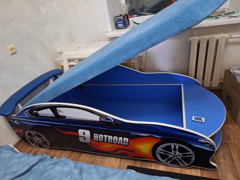 Продам кровать машинка