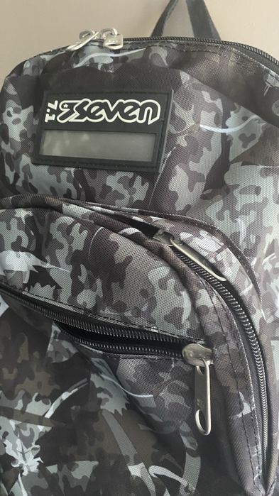Ученическа раница Seven, с твърд гръб