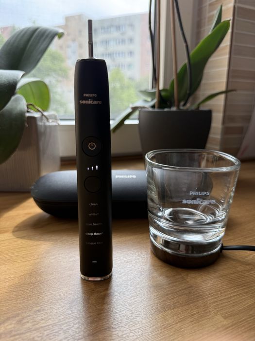 Philips Sonicare DiamondClean 9300 Smart, Black - Excellent Condition