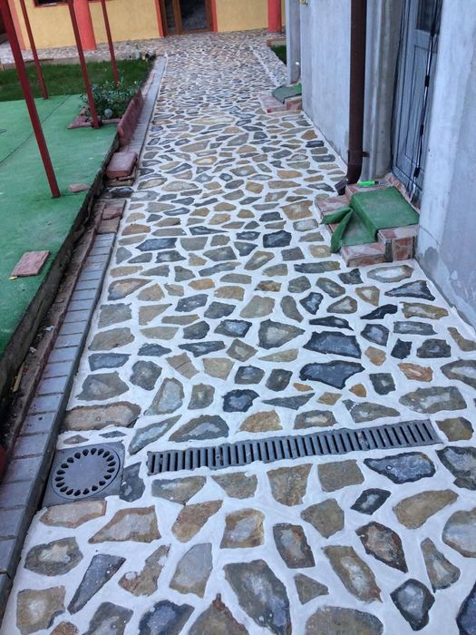 Vand si montez Piatră Naturală de Grecia  pret 60 lei m2 fără montaj.