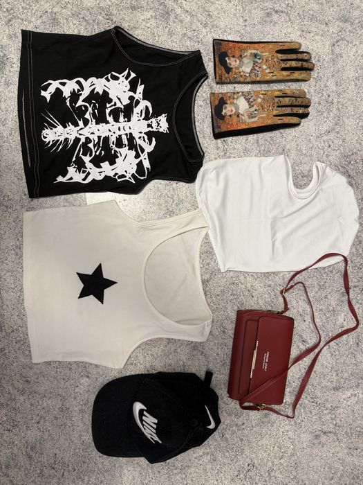 Дамски тениски и дънки