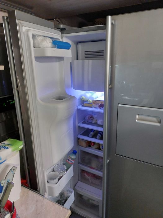 Двукрилен хладилник Samsung RSA1ZTPE