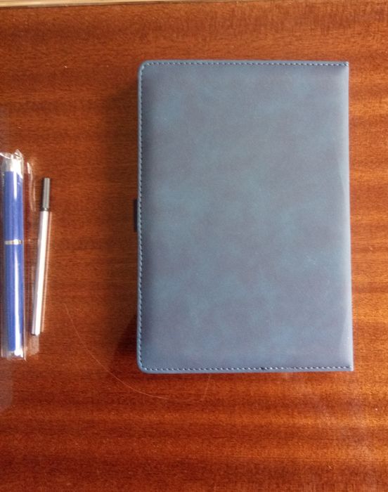 Подаръчен комплект тефтер и химикалка