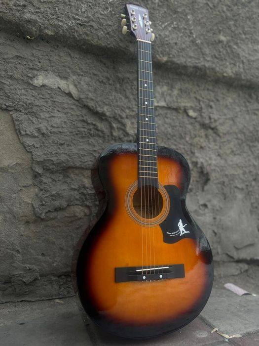 Продаю гитары разных цветов