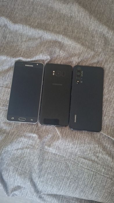 Vând 3 telefoane