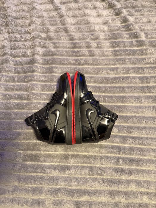 Adidași Jordan 1 high red noir