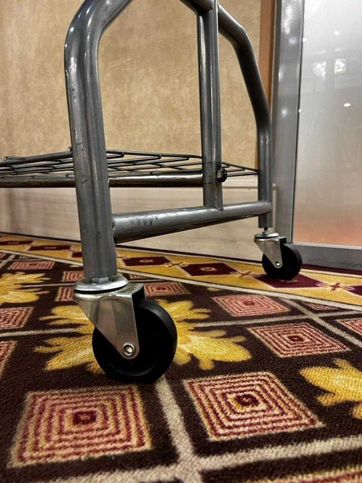 продамвешалку металлическую