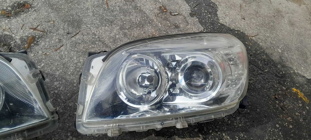 Фарове за Тойота Рав4 3 генерация