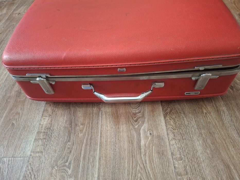 Винтажные виниловые чемоданы  1950г.