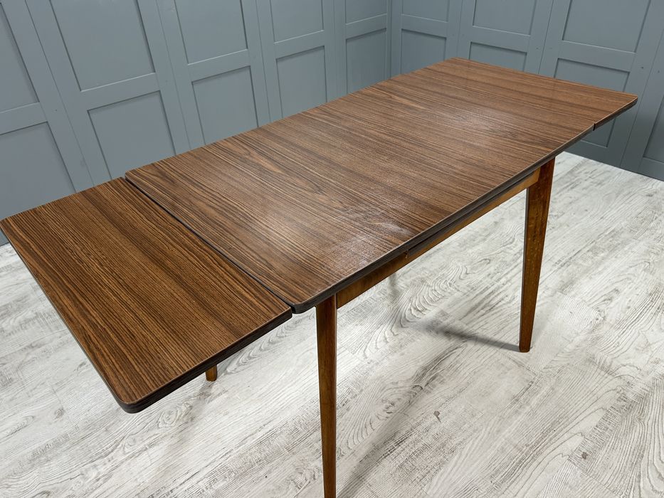 Трапезна маса, разтегателна- Formica от 70-те Г382